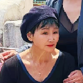 Portrait de Meiling de Noblet très élégante avec sa casquette en toile